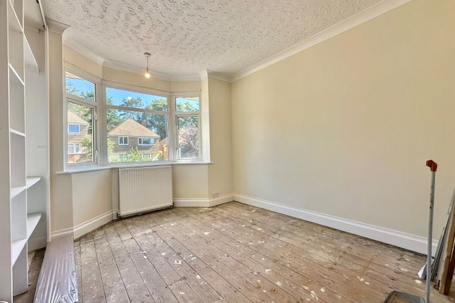 26, Vale Drive, Hampshire photo 2