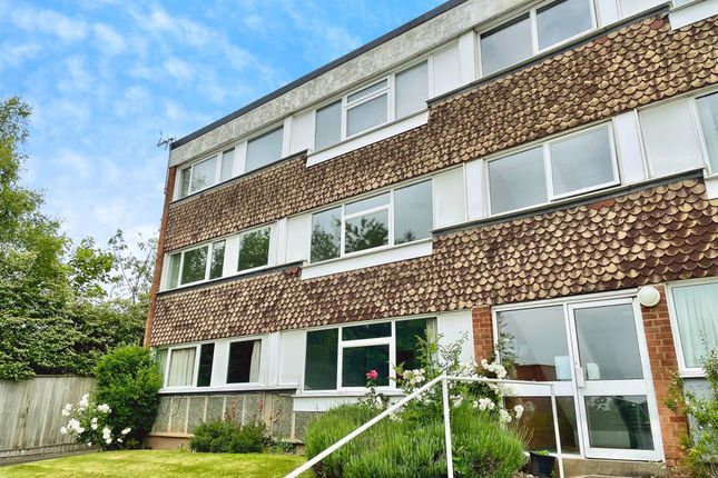 33, Remburn Gardens, Warwick photo 4
