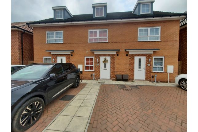 Town house for sale in Riverside Lane, Doncaster