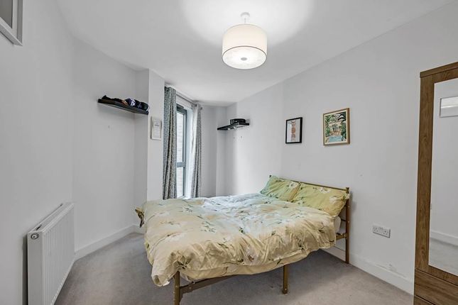 15-3Bferemove Spot Down_Next Bed-Small.Jpg