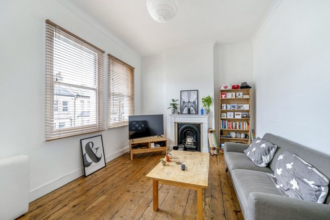 Top Floor Flat, 17, Solon Road, London photo 2