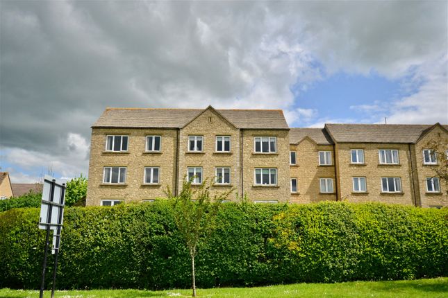 Flat for sale in Station Road, Broadway