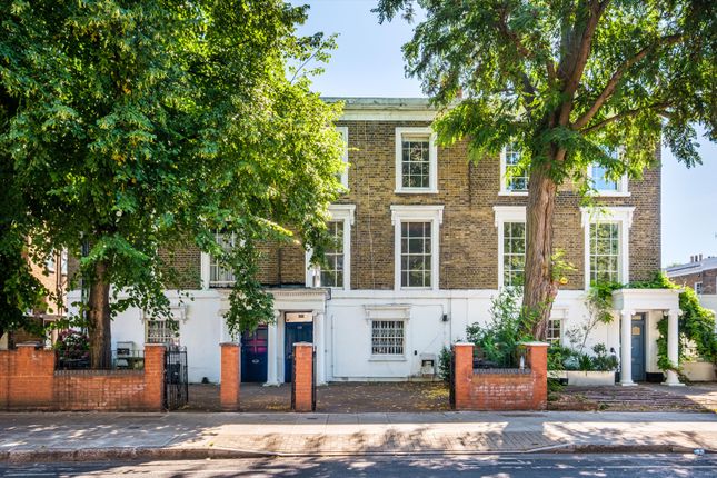 Thumbnail Terraced house for sale in Southgate Road, London