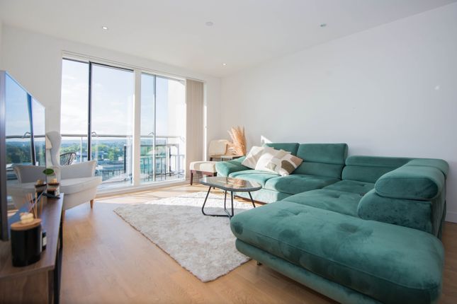 Flat for sale in Pump House Crescent, Brentford