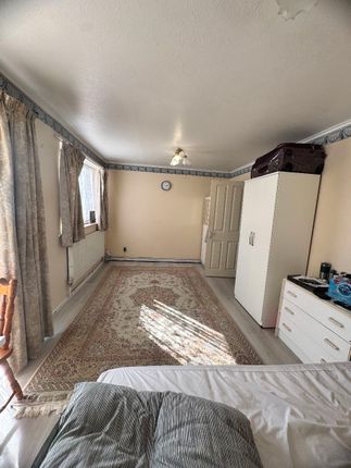 250 Beverley Drive, Edgware photo 3