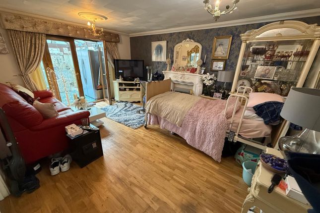 61, Greenwood Drive, Neath photo 4