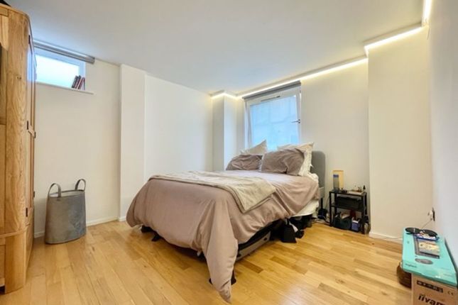 A, 105, Tanners Hill, London photo 4