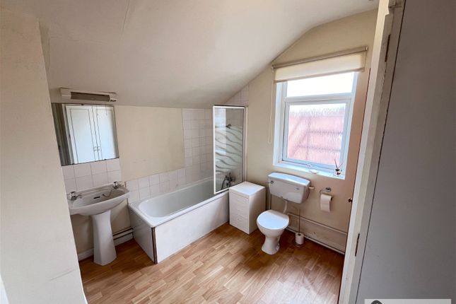 Terraced house to rent in Wellington Square, Nottingham