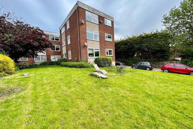11, Aldborough Court, Chingford photo 2