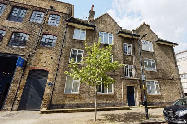 Thumbnail Flat for sale in Queens Row, London