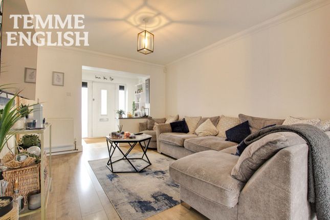 13 Kingley Close, Wickford photo 4