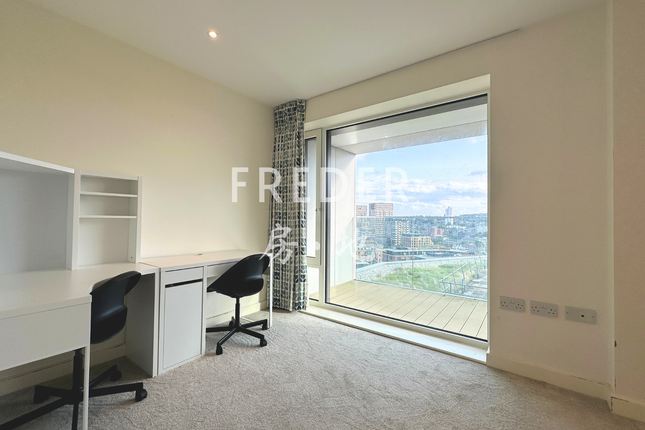 Flat 1502, Deveraux House, London photo 4