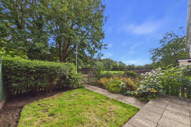 Garland Drive, Leeds photo 4