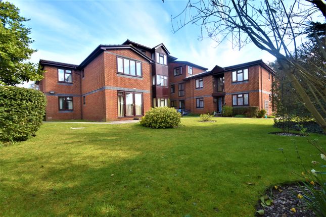 Flat for sale in Thornhill Park Road, Thornhill Park, Southampton, Hampshire