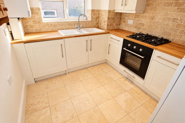 Flat D, 90 Manor Road, Guildford photo 3