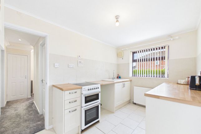 67, Shearwater Grove, Gloucester photo 3