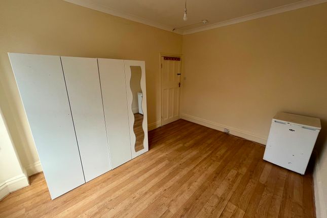 90, Westbury Avenue, London photo 4