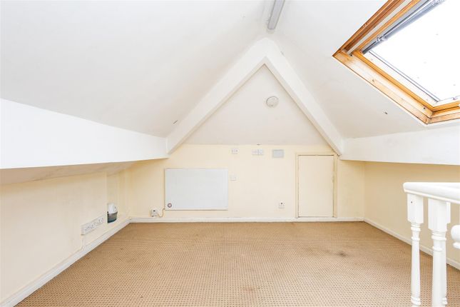 281, Golden Hill Lane, Leyland photo 4