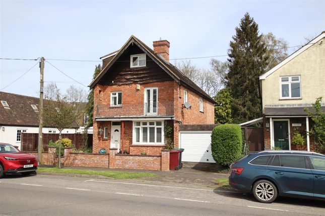 Thumbnail Detached house for sale in New Road, Midhurst