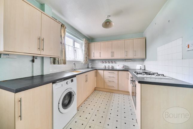 102, Basing Drive, Aldershot photo 2