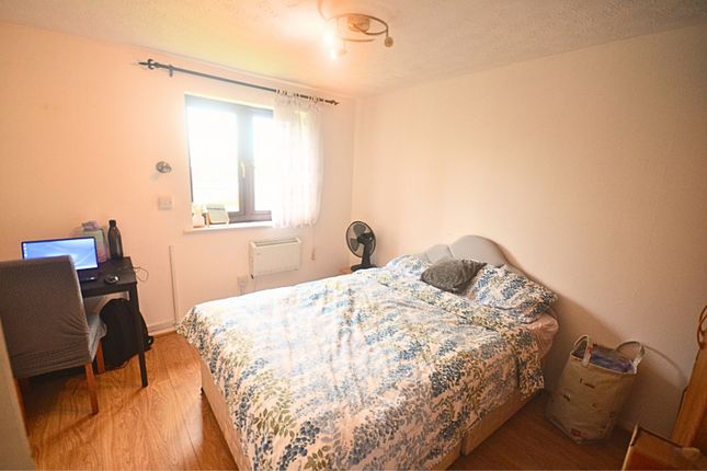 32, Carolina Close, London photo 5