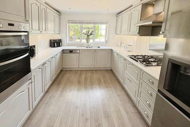 44, Hutton Road, Ash Vale photo 3