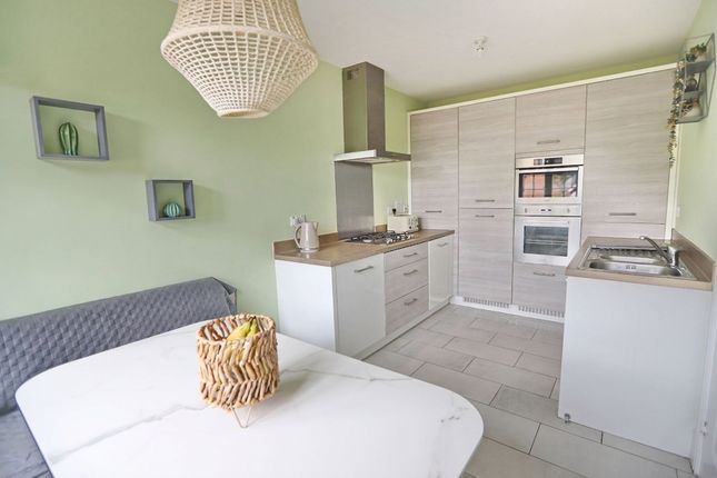 11 Oaks Close, Manchester photo 5