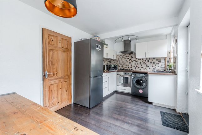 11, Lickless Gardens, Leeds photo 3