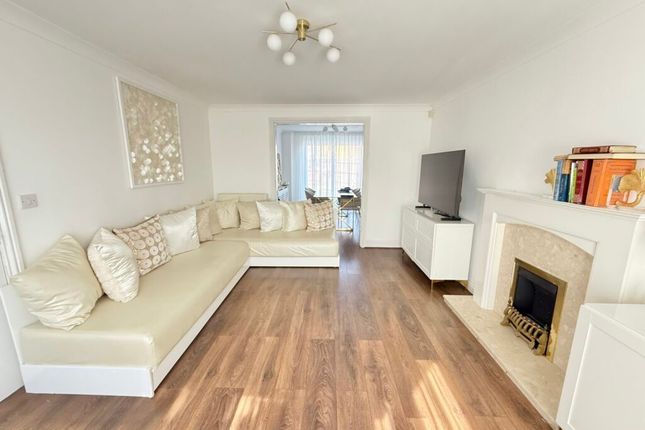 4, Greenwich Close,, Leicester photo 4