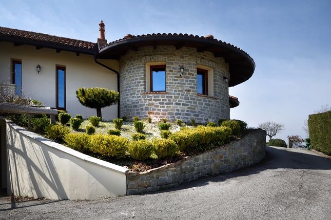 Villa for sale in Arguello, Alba, Cuneo, Piedmont, Italy