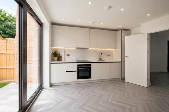 60c, Larkshall Road, London photo 2