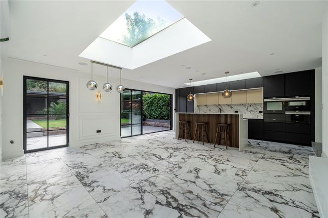 17, Cowley Crescent, Hersham photo 3