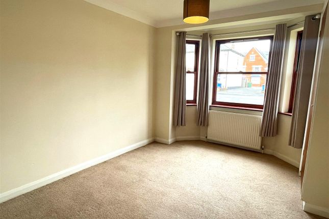 Thumbnail Flat to rent in Netley Street, Farnborough