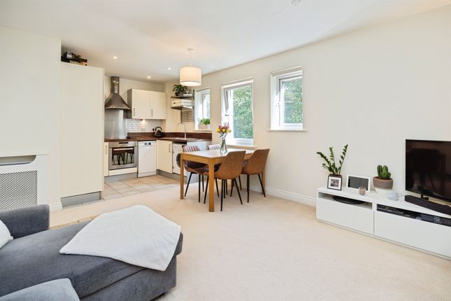14, Queripel Close, TUNBRIDGE WELLS photo 4