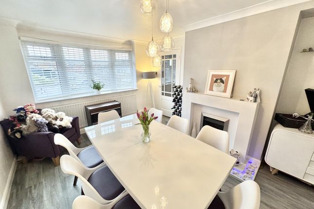 26, Greenfields, Leicester photo 2