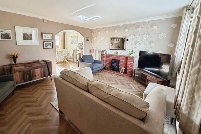 24 Valley Close, Stoke-On-Trent photo 3