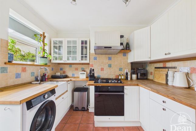 2, Clanna Lane, Alvington photo 5
