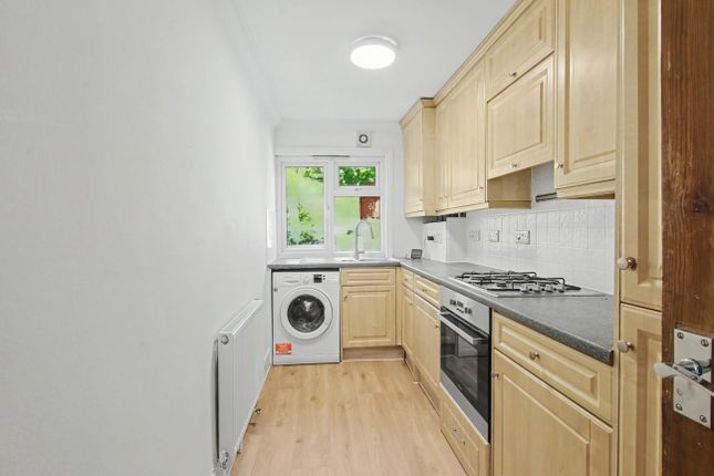40 Woodman Road, Coulsdon, Surrey photo 3