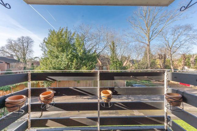 Flat for sale in September Way, Stanmore