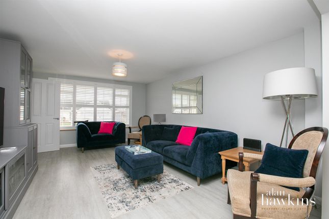 3, Chestnut Springs, Swindon photo 4