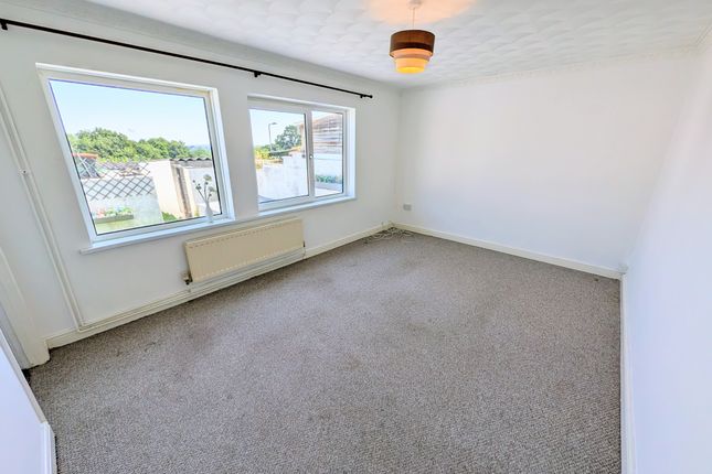 7, Earls Mede, Cwmbran photo 4
