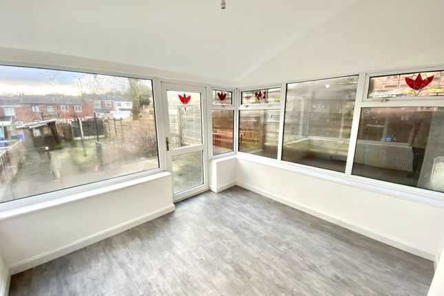 30, Dukinfield photo 4