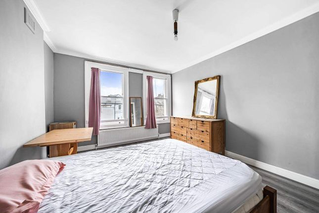 Flat for sale in Fordwych Road, London