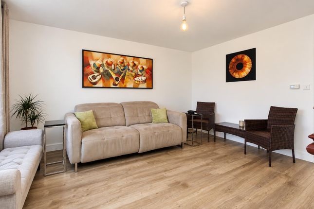 42, Longships Drive, Milton Keynes photo 4