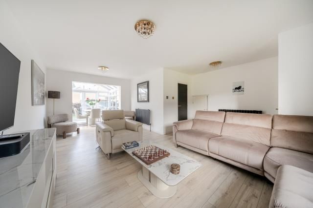 16, Keswick Close, Camberley photo 3