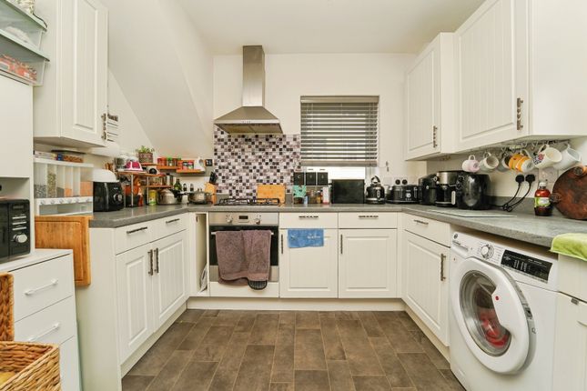 41, Fairford Road, Gloucestershire photo 3