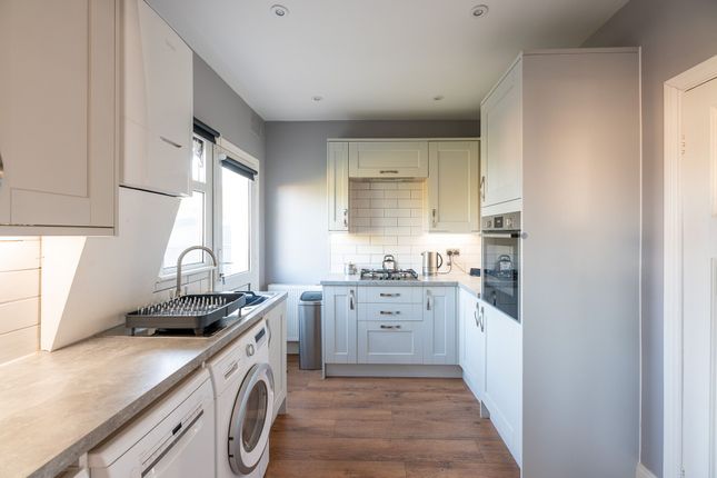 133 Highlands Boulevard, Leigh-on-Sea photo 3