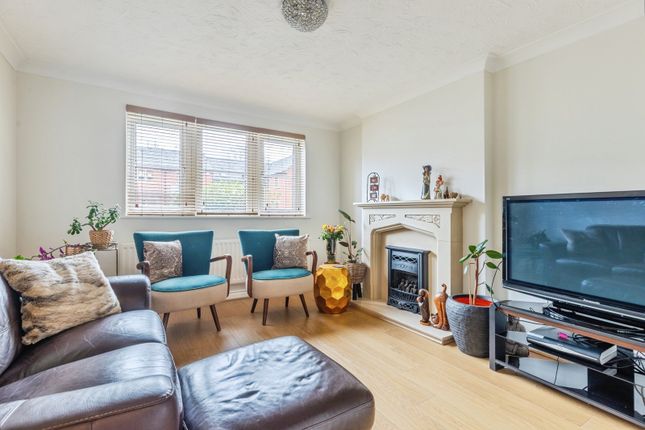 26, Wardle Court, Chorley photo 2