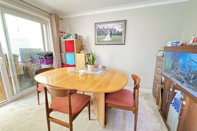 16, Norris Gardens, Hampshire photo 4