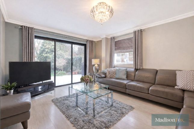 8, Tomswood Road, Essex photo 3
